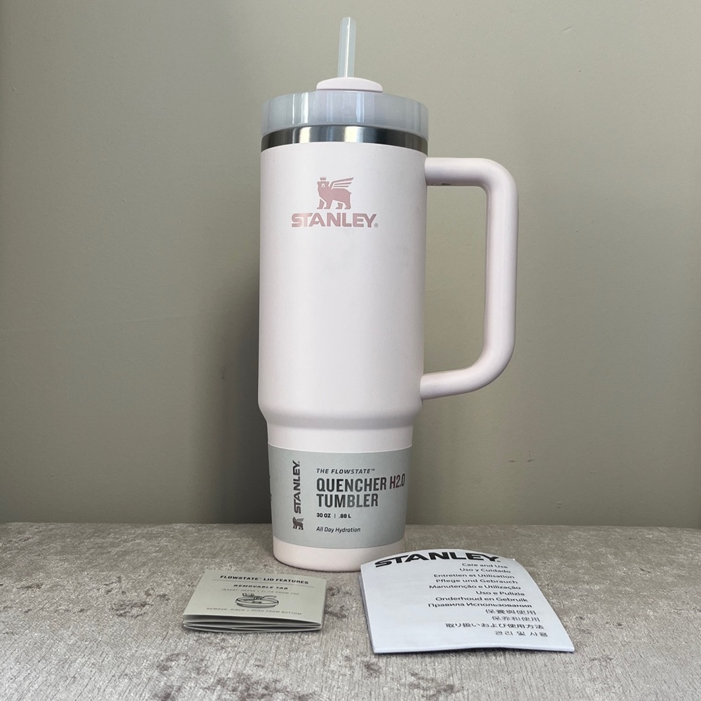 NWT Stanley Quencher H2.0 “Flowstate” Tumbler in rose quartz